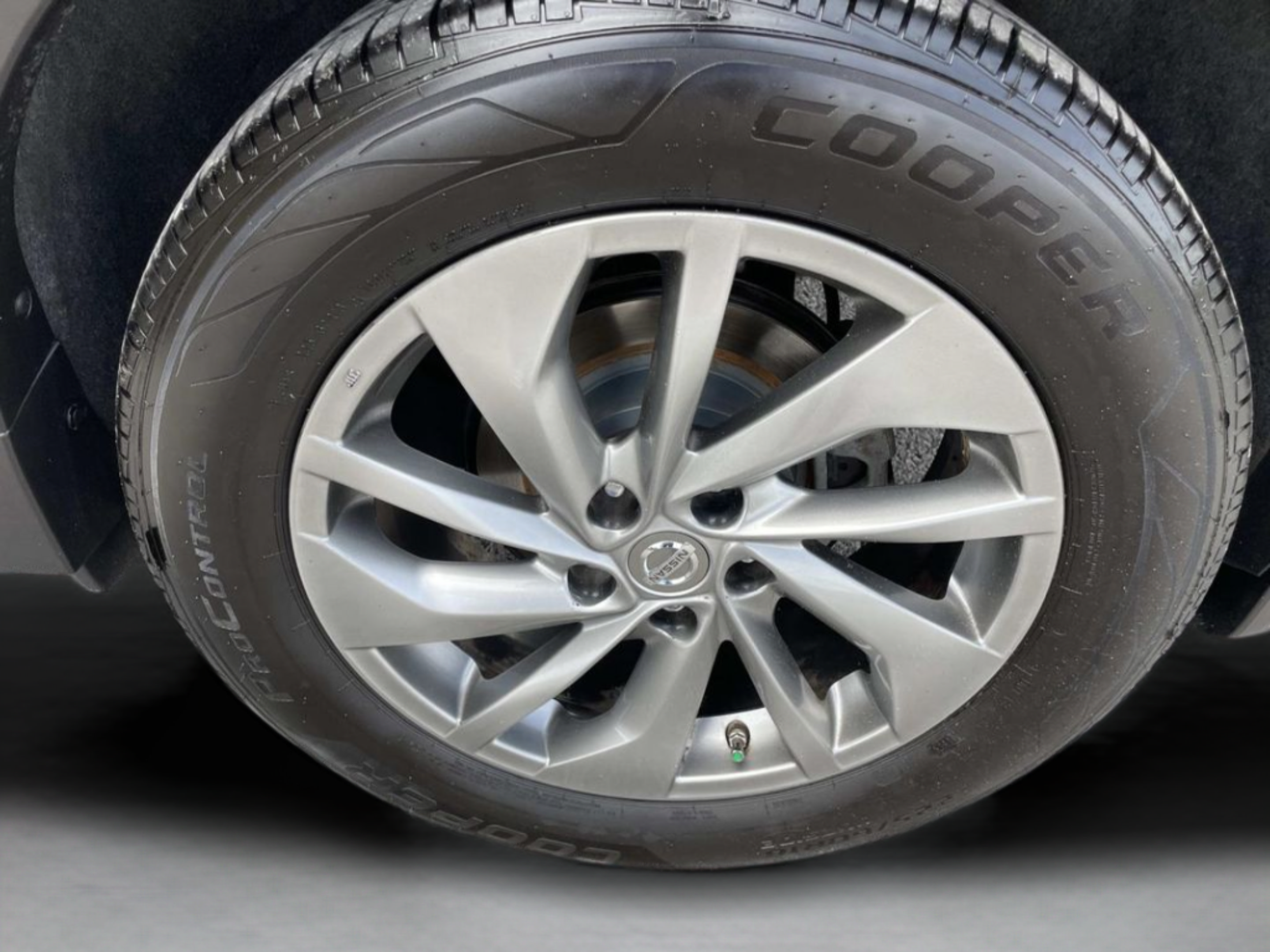 Used 2015 Nissan Rogue SL w/ SL Premium Package FWD image 31