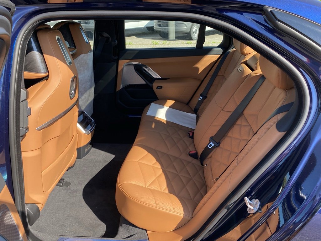 New 2026 BMW 740i xDrive w/ Premium Package image 9