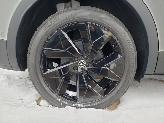 New 2025 Volkswagen ID.4 Pro S Plus AWD/4WD image 12