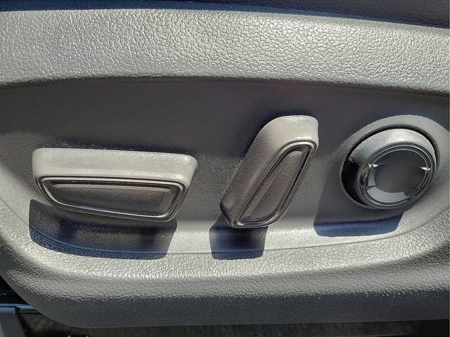Used 2022 Toyota Camry SE w/ Convenience Package FWD image 19