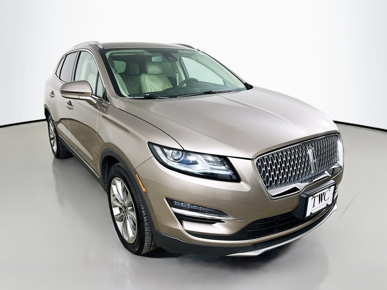 Used 2019 Lincoln MKC Select w/ Select Plus Package AWD/4WD image 3