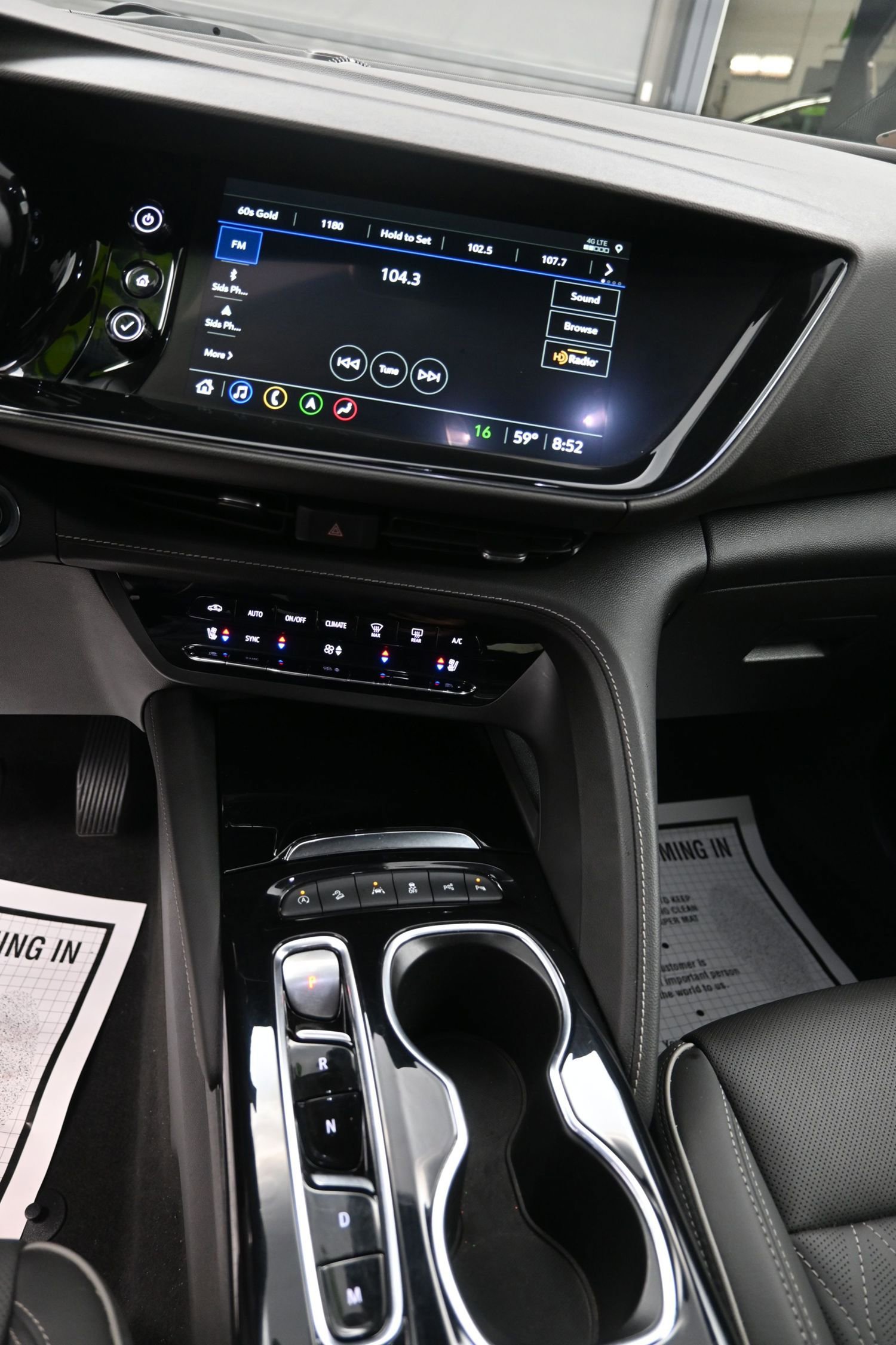 Used 2023 Buick Envision Avenir image 29