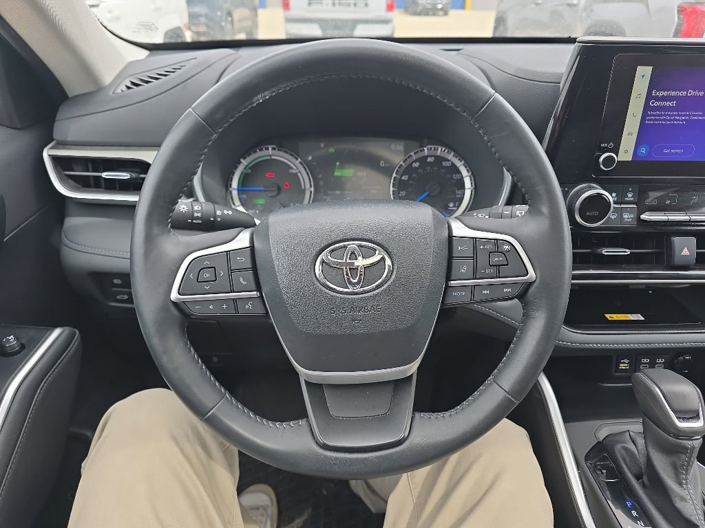 Used 2024 Toyota Highlander XLE AWD/4WD image 18