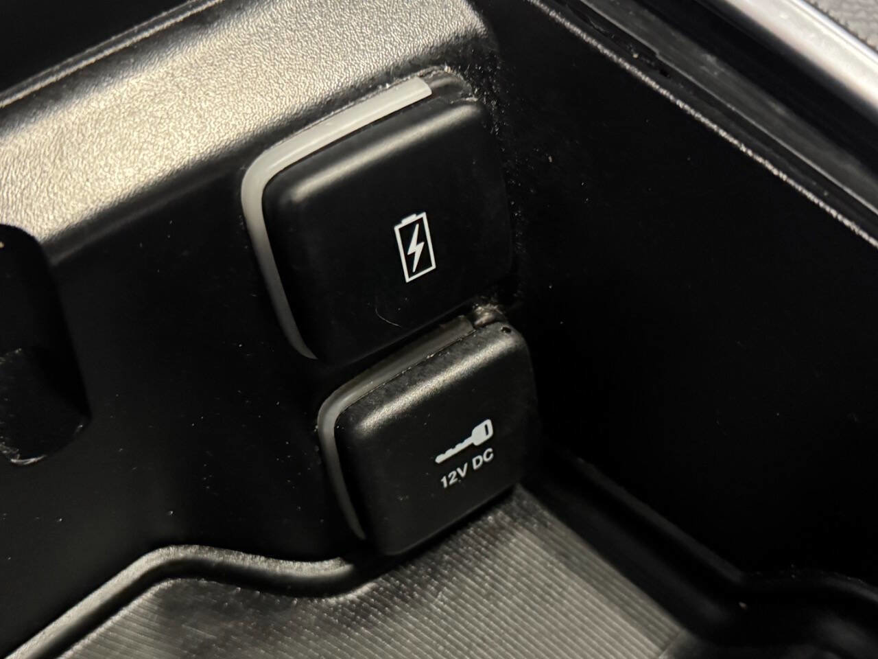 Used 2023 Chrysler Pacifica Limited FWD image 38