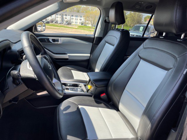 Used 2023 Ford Explorer XLT w/ Equipment Group 202A image 10