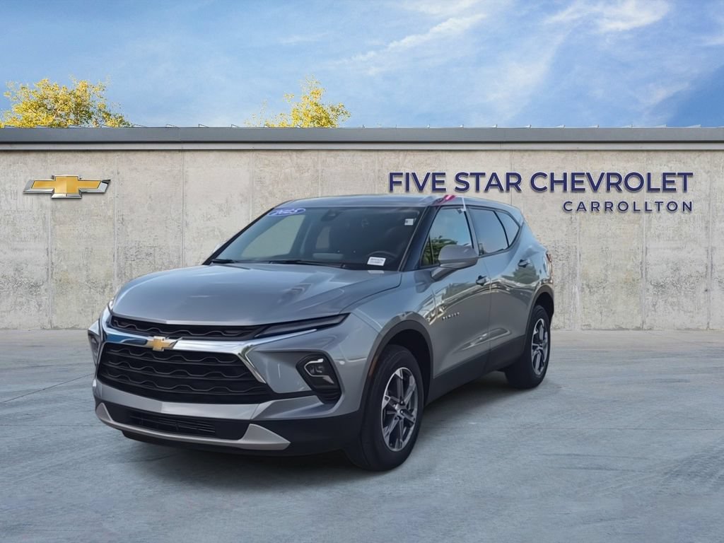 Used 2025 Chevrolet Blazer LT FWD image 3