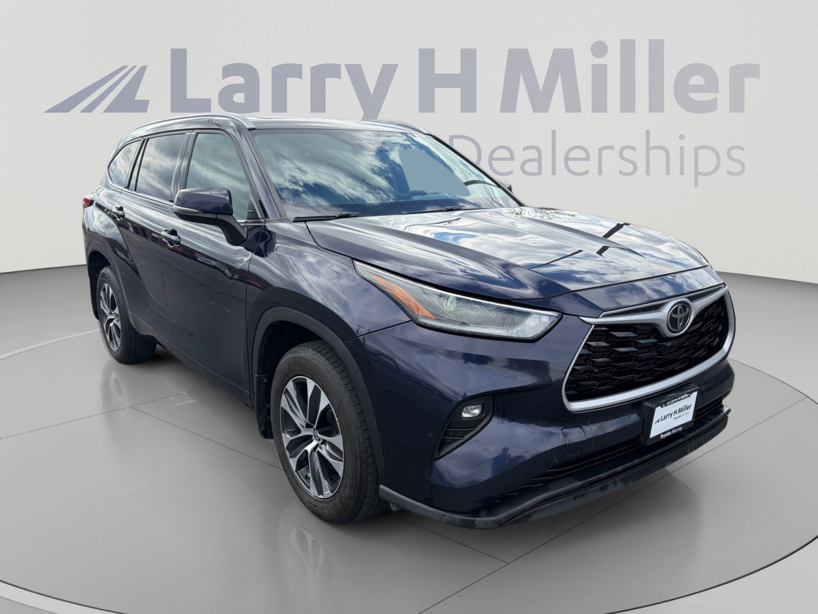 Used 2021 Toyota Highlander XLE AWD/4WD image 7