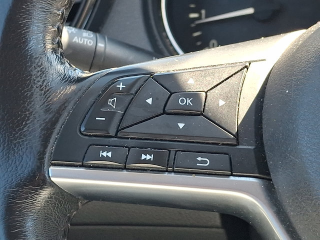Used 2017 Nissan Rogue SV AWD/4WD image 20