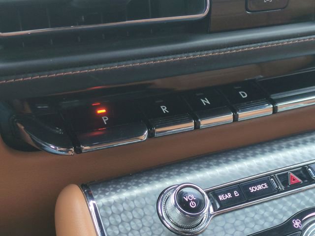 Used 2023 Lincoln Aviator Black Label w/ Class IV Trailer Tow Package AWD/4WD image 27