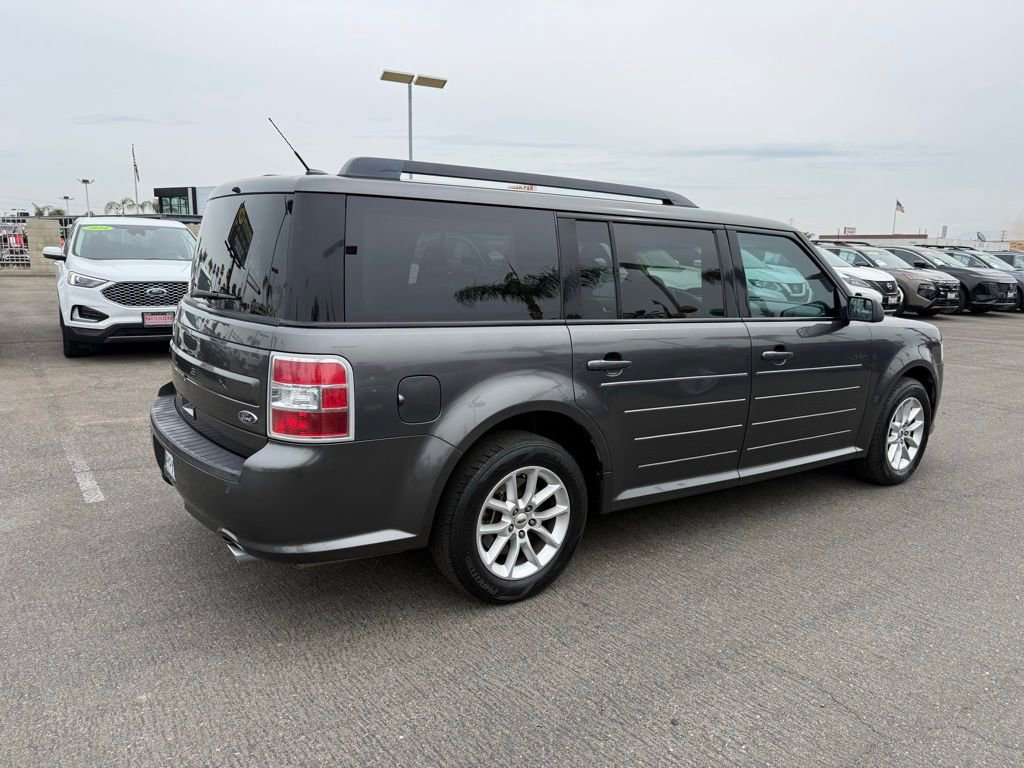Used 2018 Ford Flex SE image 6