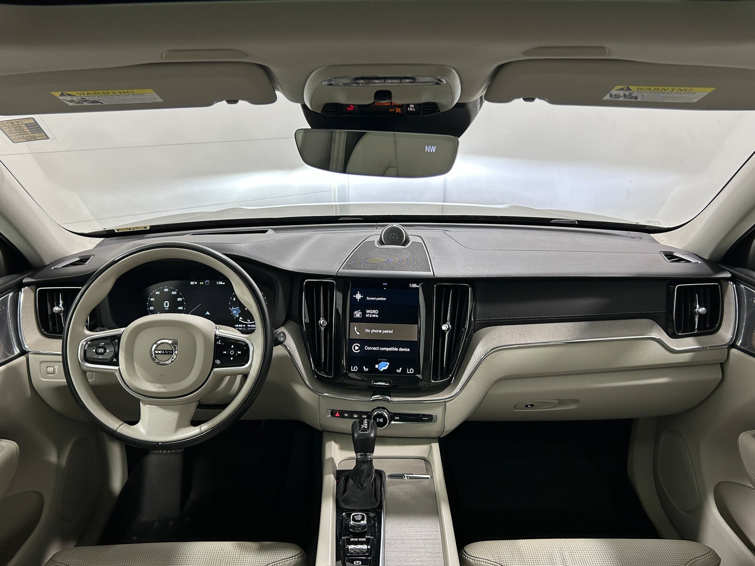 Used 2018 Volvo XC60 T6 Inscription w/ Luxury Seat Package AWD/4WD image 14