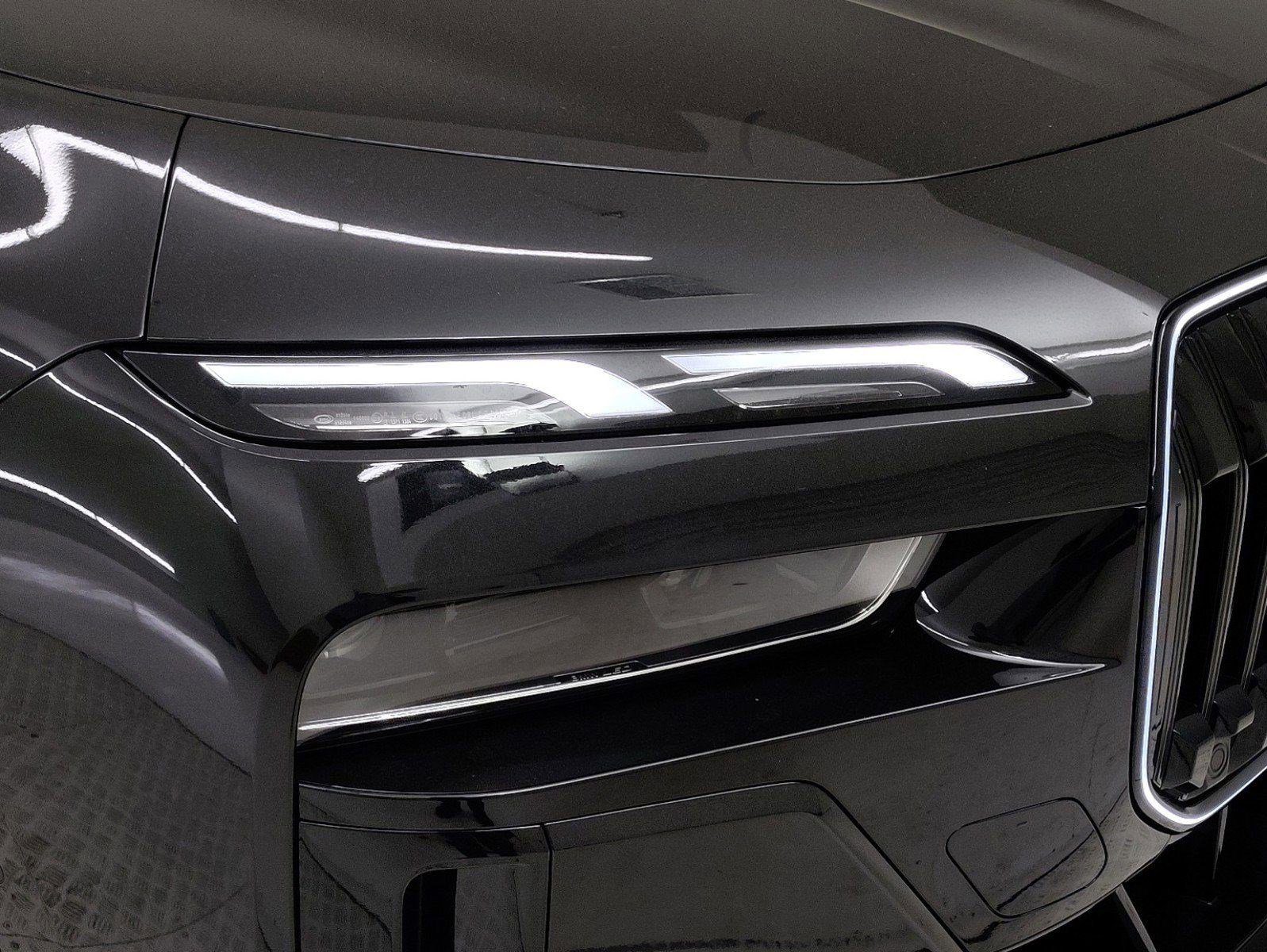 Used 2025 BMW i7 eDrive50 w/ M Sport Package RWD image 3