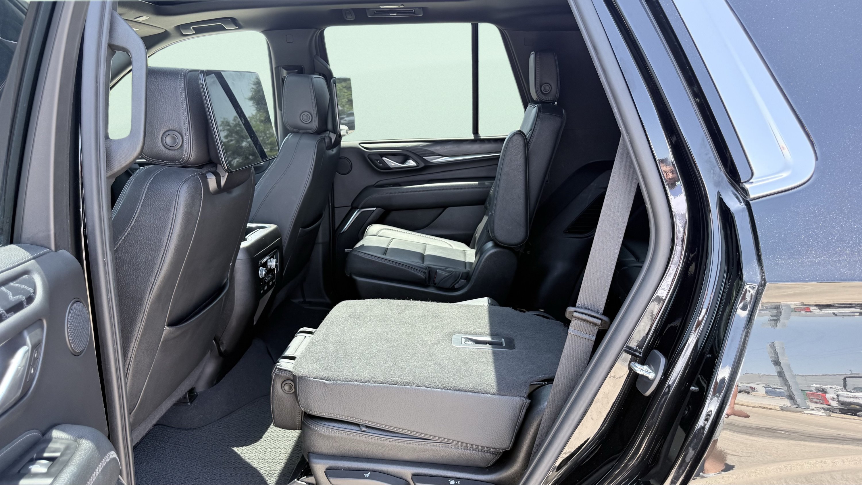 Used 2023 GMC Yukon Denali AWD/4WD image 35