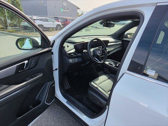 Used 2025 Buick Enclave Preferred AWD/4WD image 19