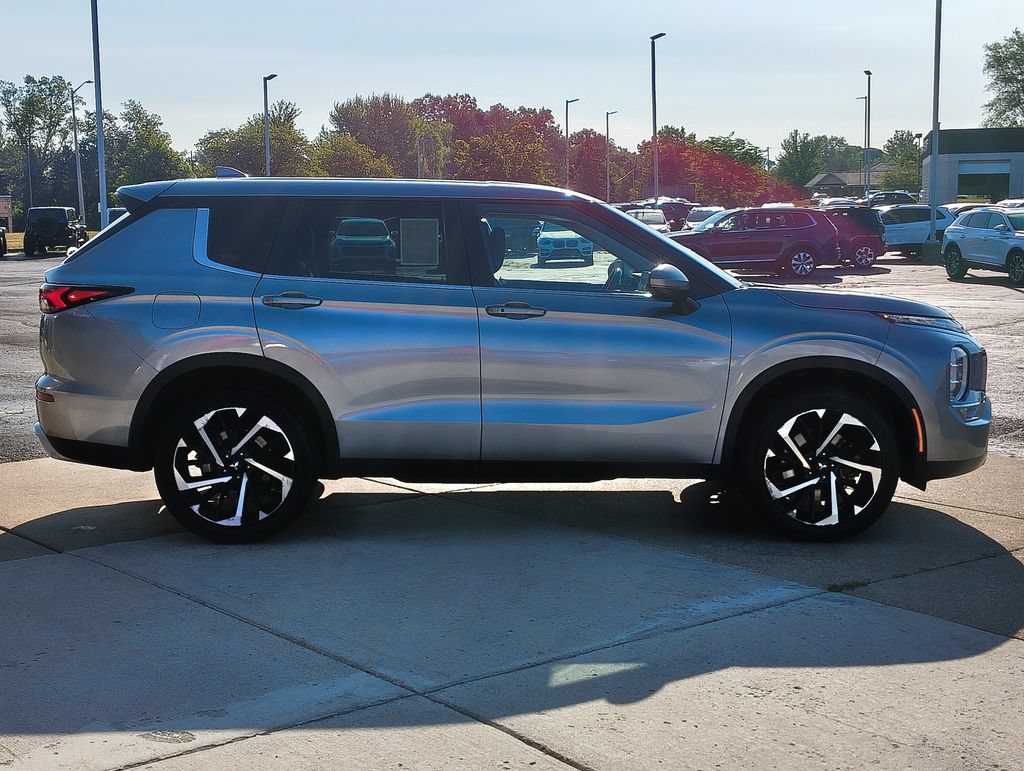 Used 2023 Mitsubishi Outlander SE AWD/4WD image 16