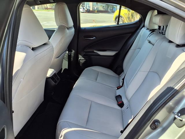 Used 2020 Lexus UX 200 image 16