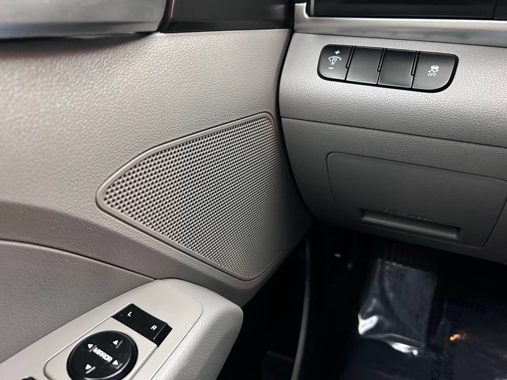 Used 2019 Hyundai Elantra SE FWD image 18