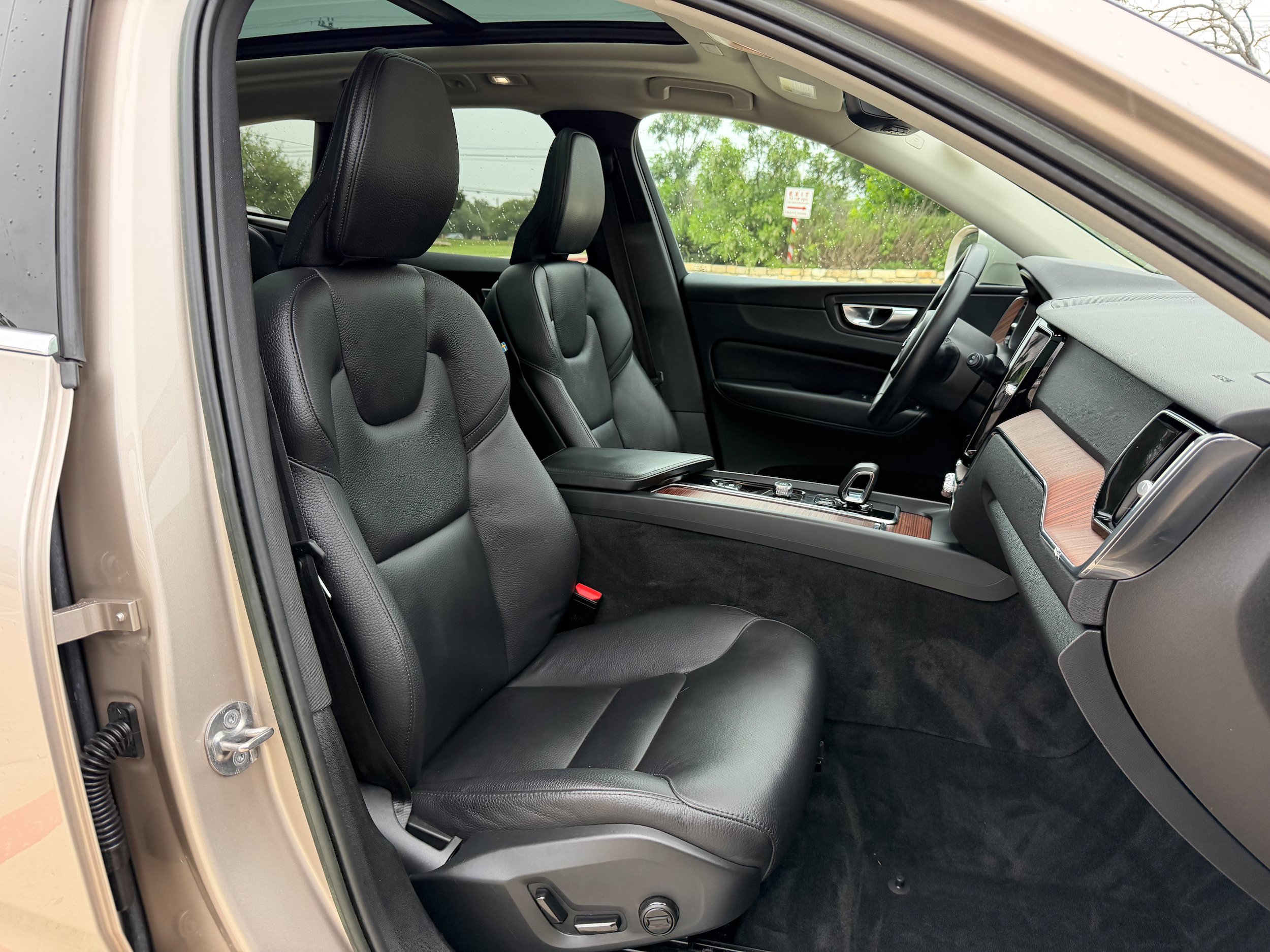 Certified 2023 Volvo XC60 B5 Plus w/ Protection Package Premier FWD image 10