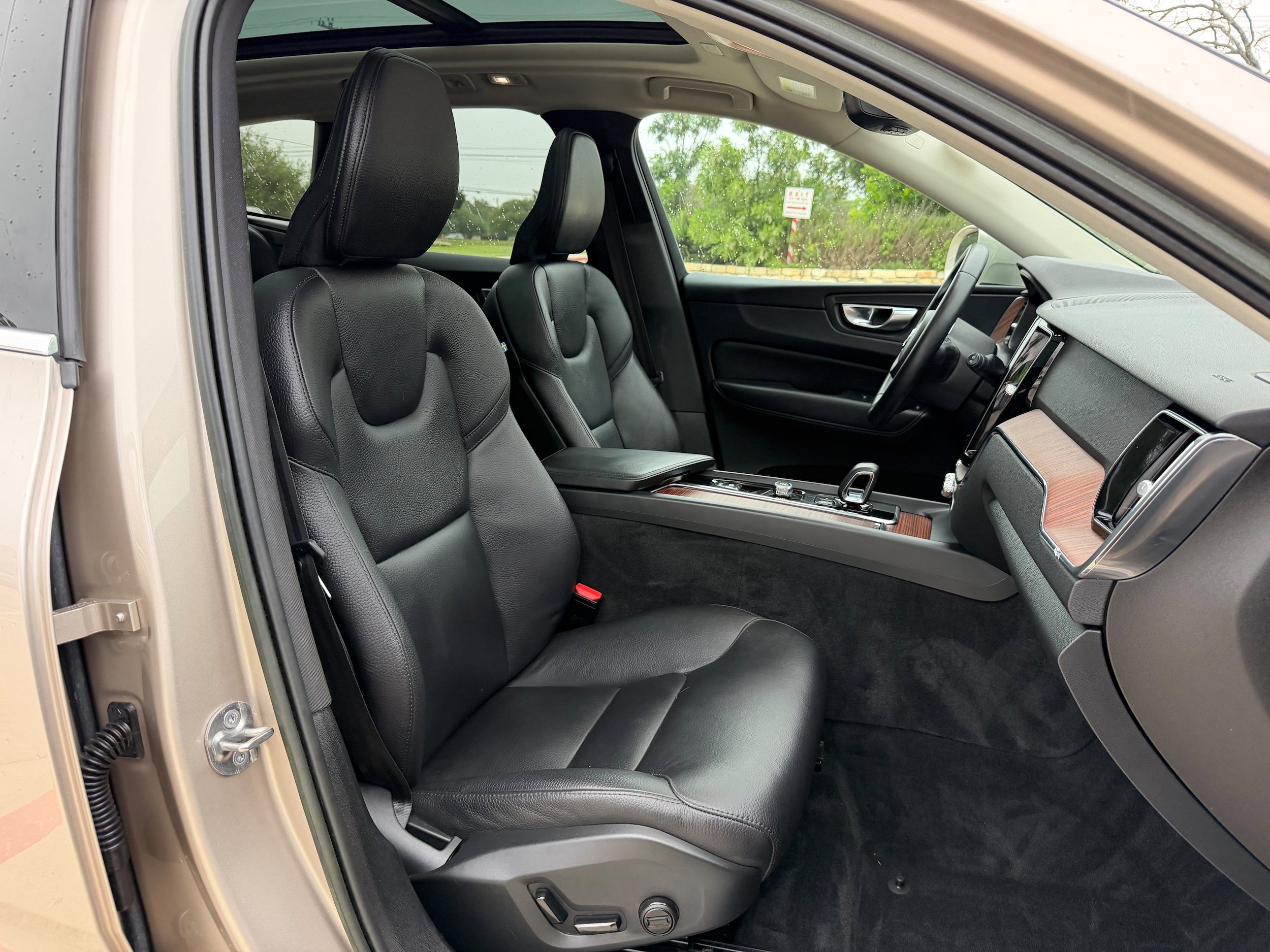 Certified 2023 Volvo XC60 B5 Plus w/ Protection Package Premier FWD image 10