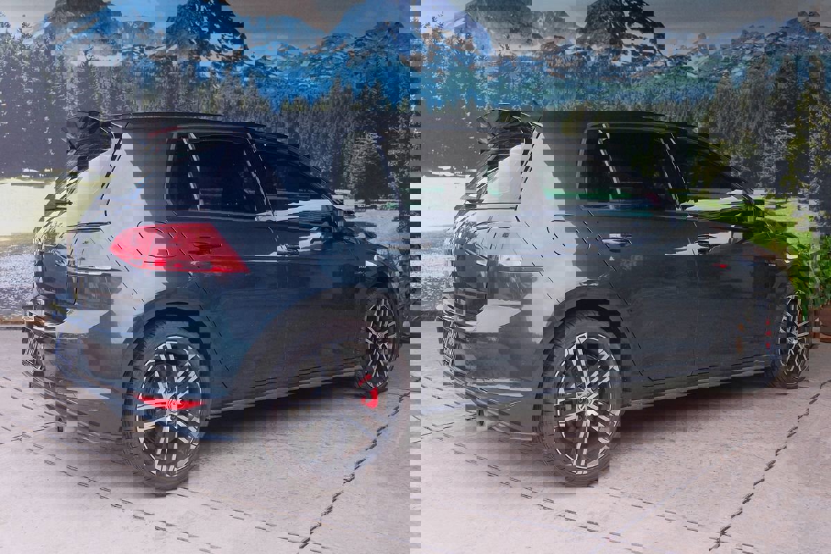 Used 2017 Volkswagen GTI Sport image 6