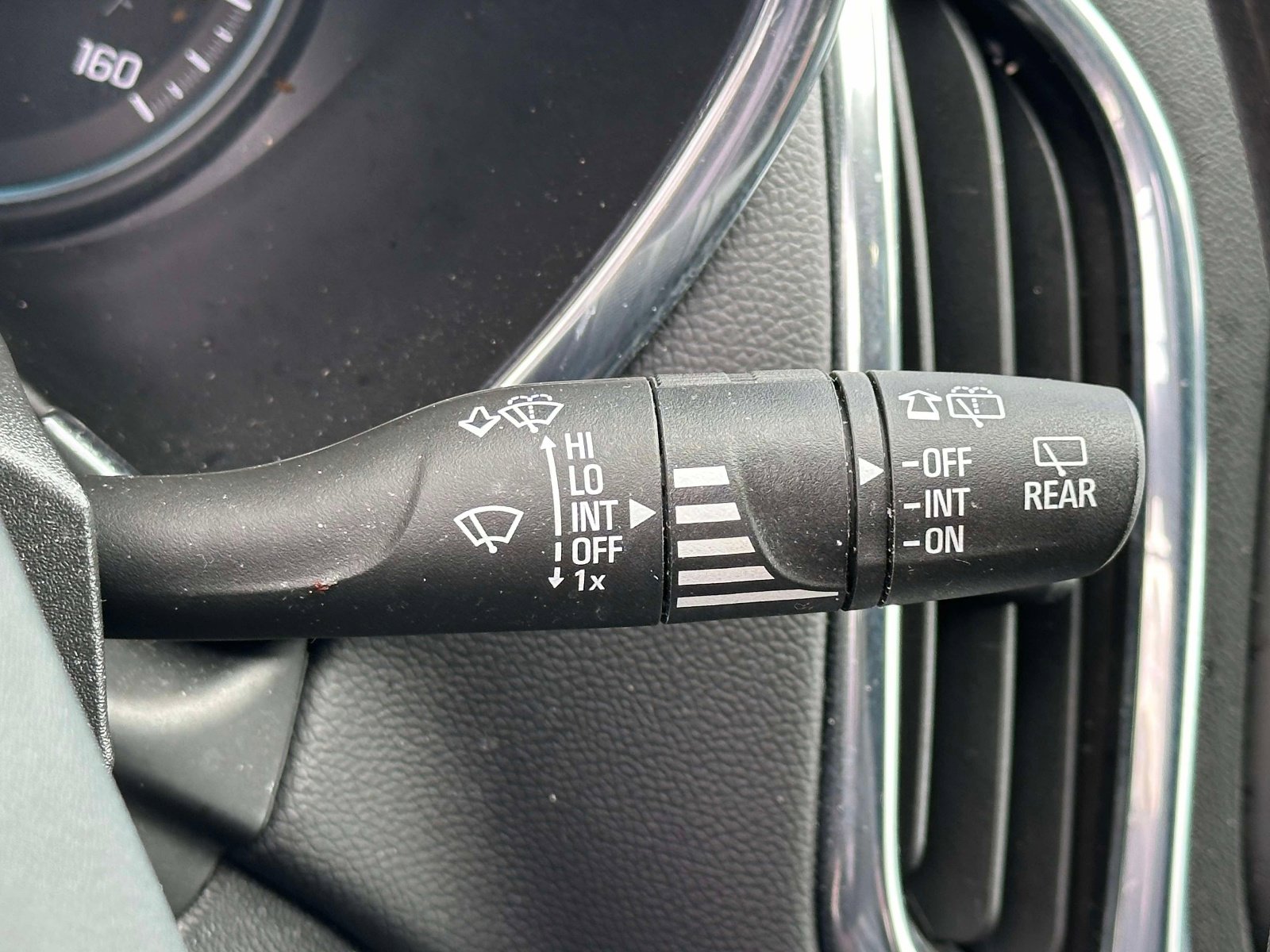 Used 2023 Chevrolet Equinox LT AWD/4WD image 24