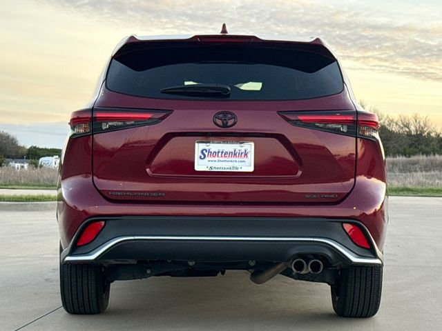 Used 2025 Toyota Highlander XSE image 7