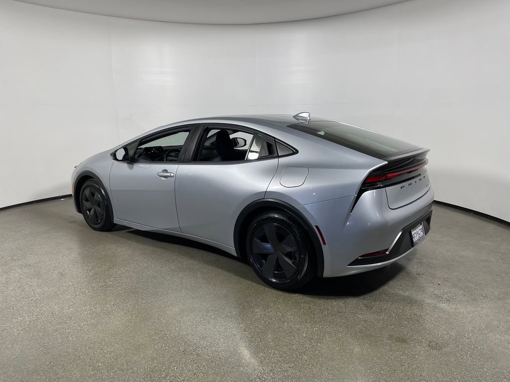 Used 2023 Toyota Prius LE FWD image 5