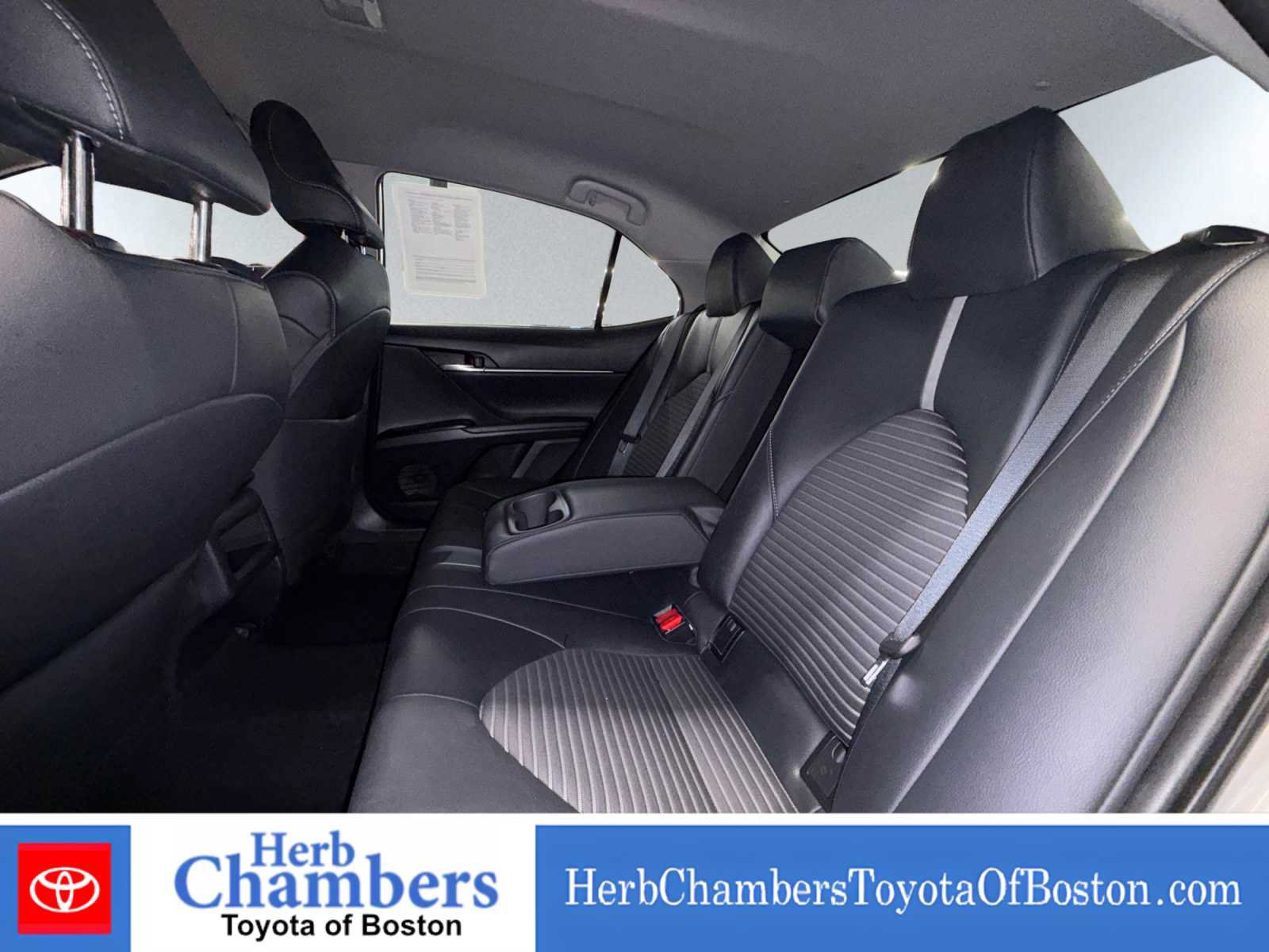 Used 2018 Toyota Camry SE FWD image 14