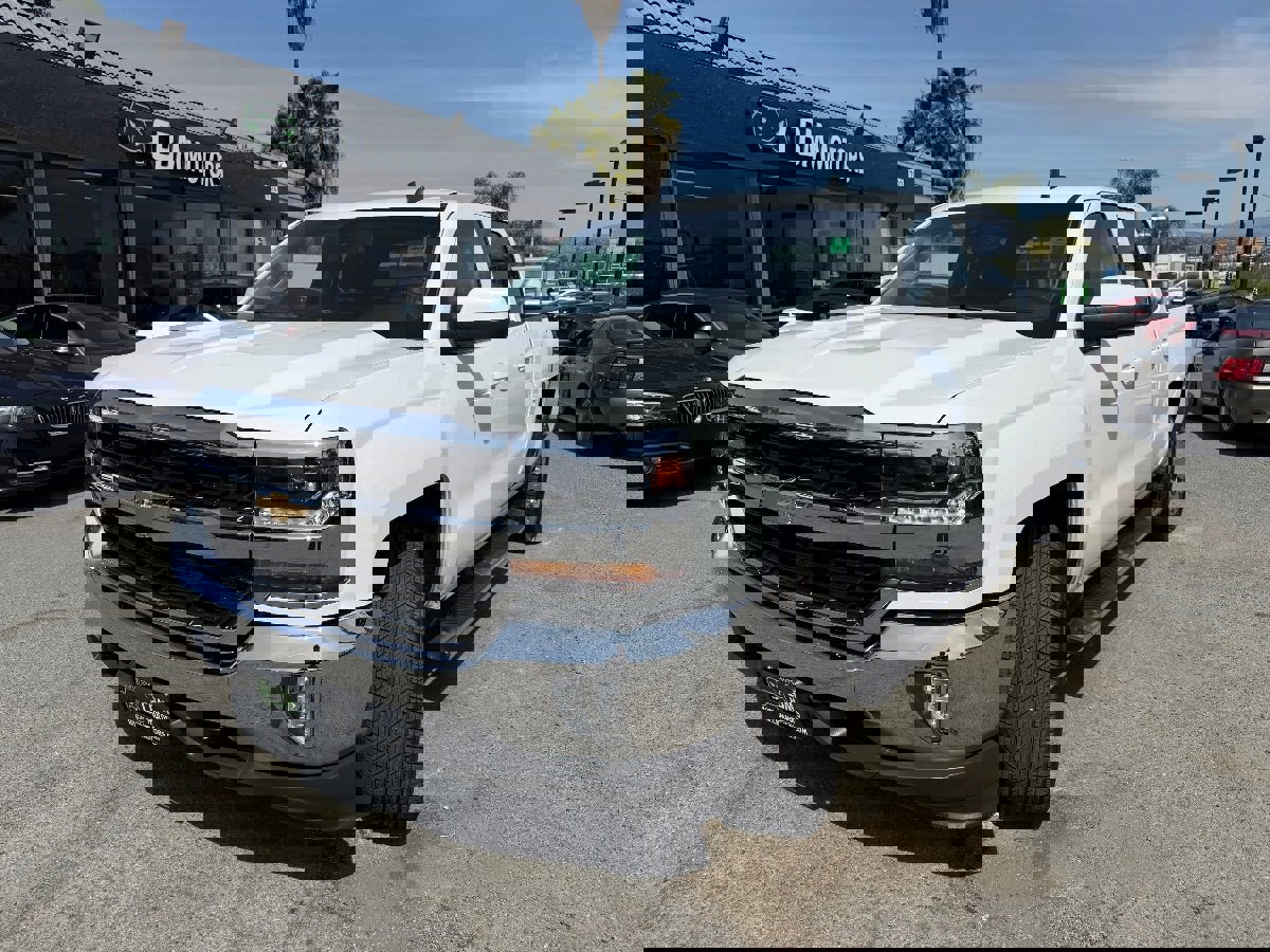 Used 2018 Chevrolet Silverado 1500 LT w/ LT Eassist Package image 5