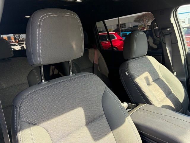 Used 2025 Chevrolet Traverse LT image 28