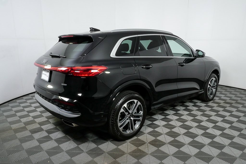 Certified 2025 Audi Q5 Premium w/ Convenience Package image 3