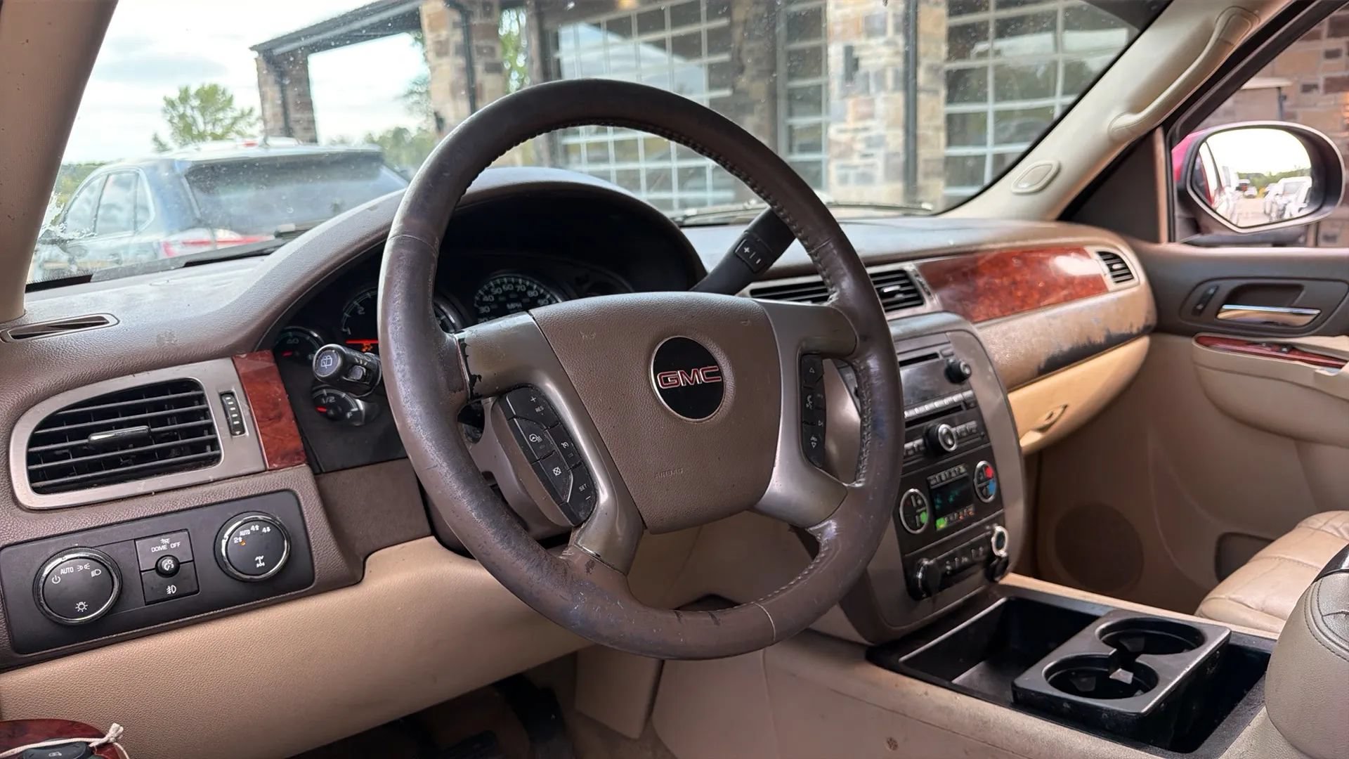 Used 2013 GMC Yukon SLT w/ SLT-2 Equipment Package AWD/4WD image 8