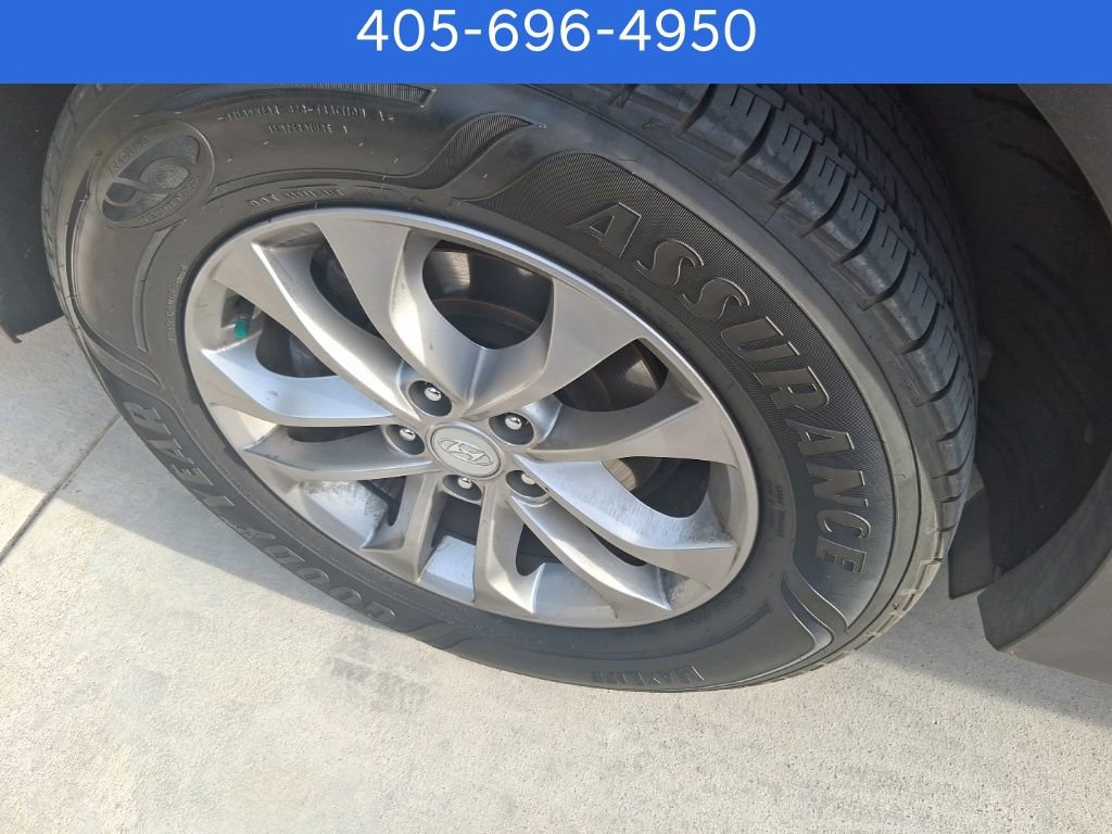 Used 2020 Hyundai Santa Fe SE w/ Cargo Package image 12