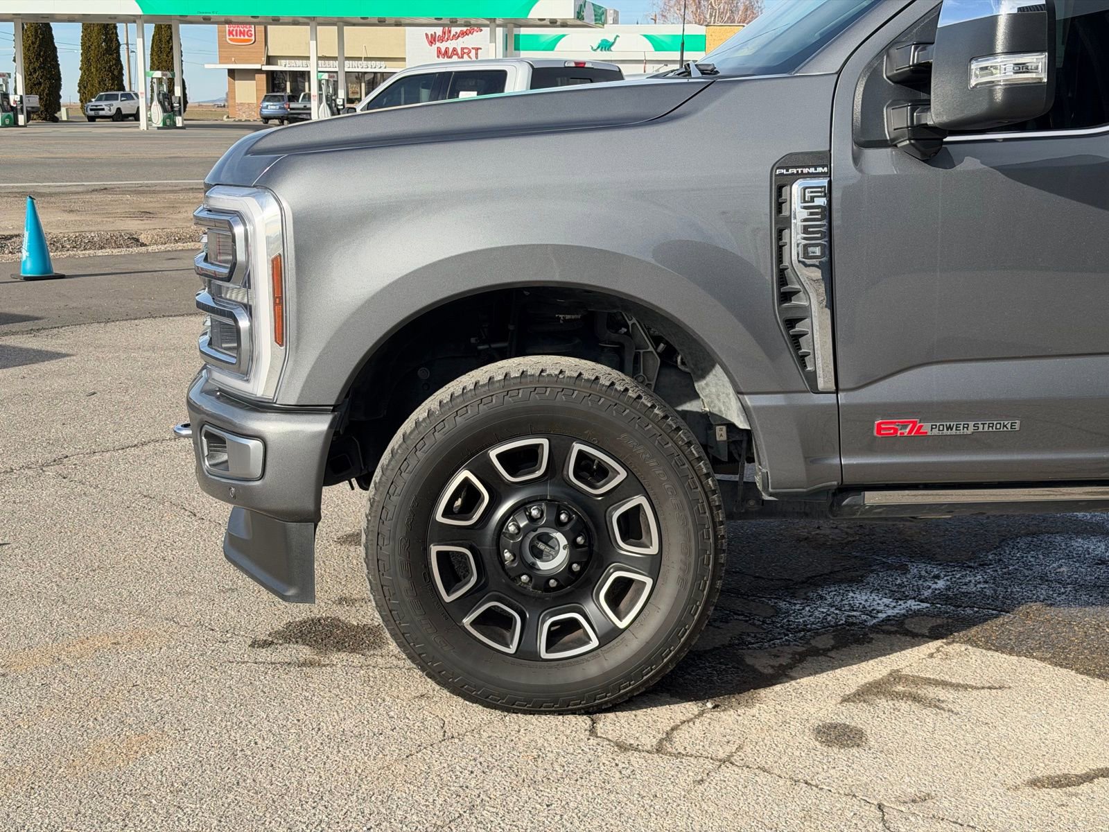 Used 2024 Ford F350 Platinum w/ FX4 Off-Road Package AWD/4WD image 11