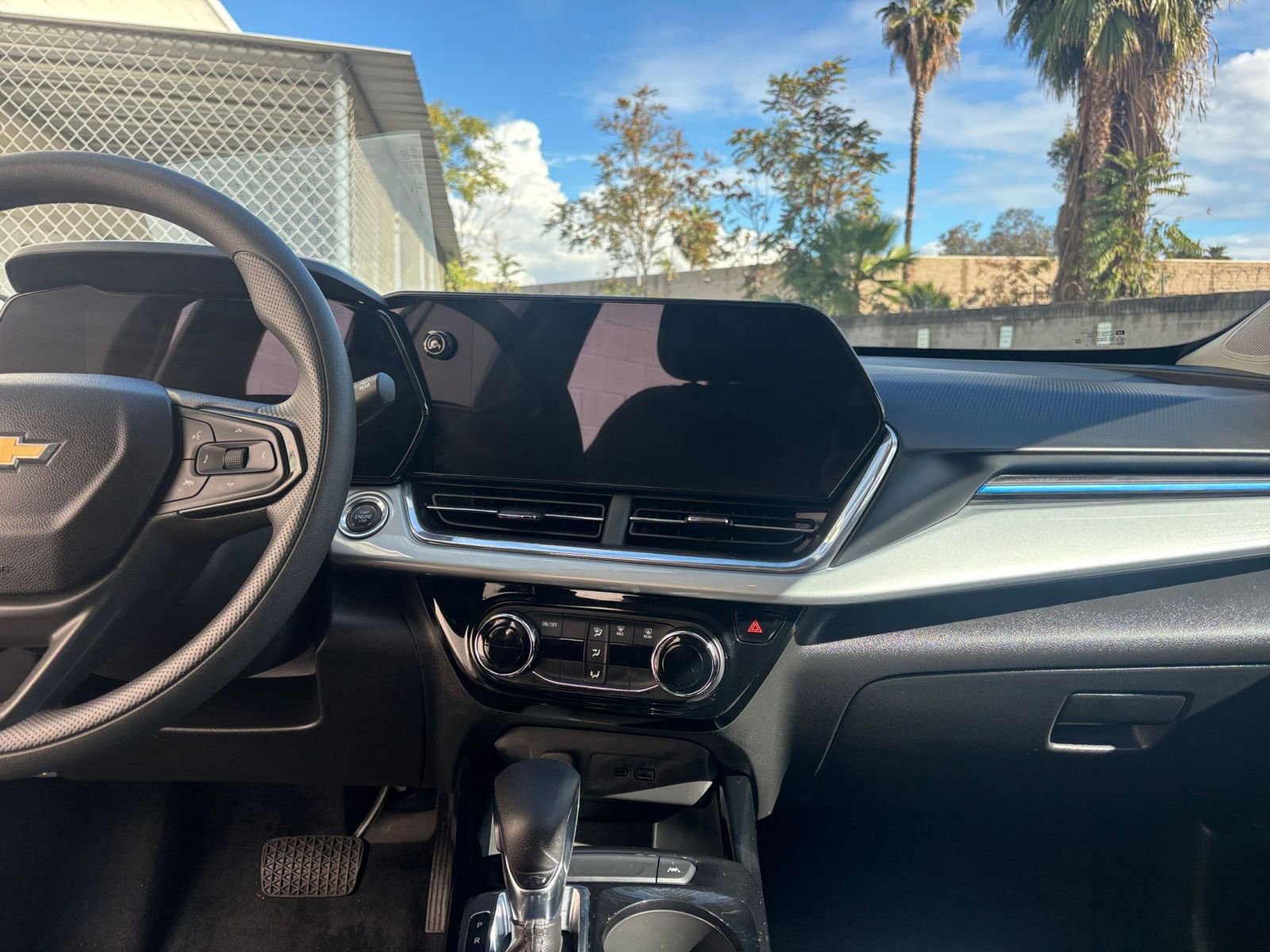 Used 2025 Chevrolet Trax LT image 18