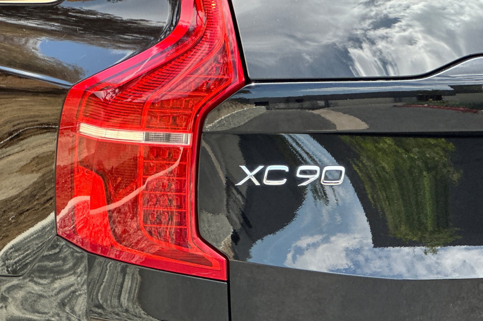 Certified 2023 Volvo XC90 T8 Ultimate w/ Protection Package Premier AWD/4WD image 37
