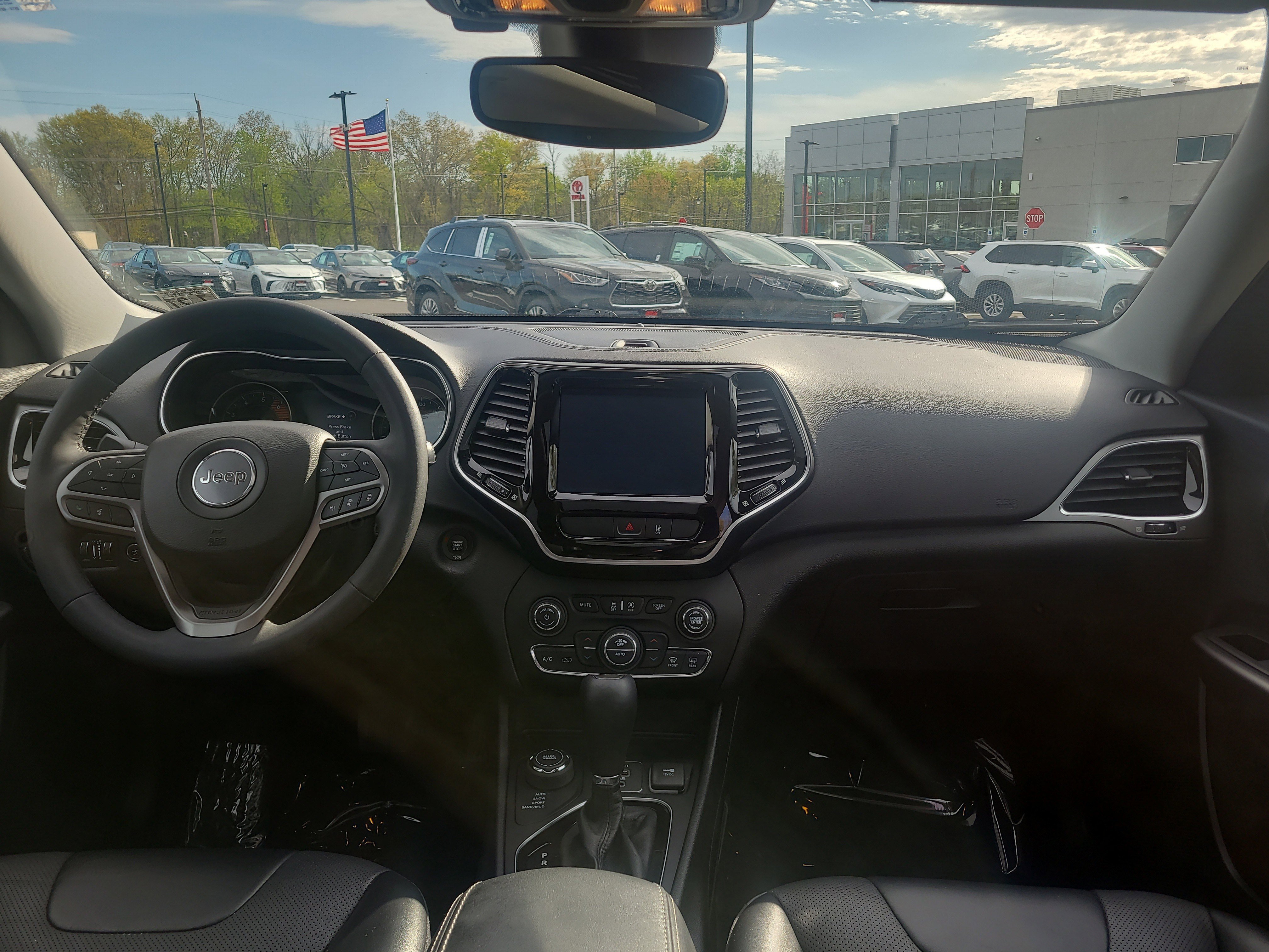 Used 2022 Jeep Cherokee Limited AWD/4WD image 19