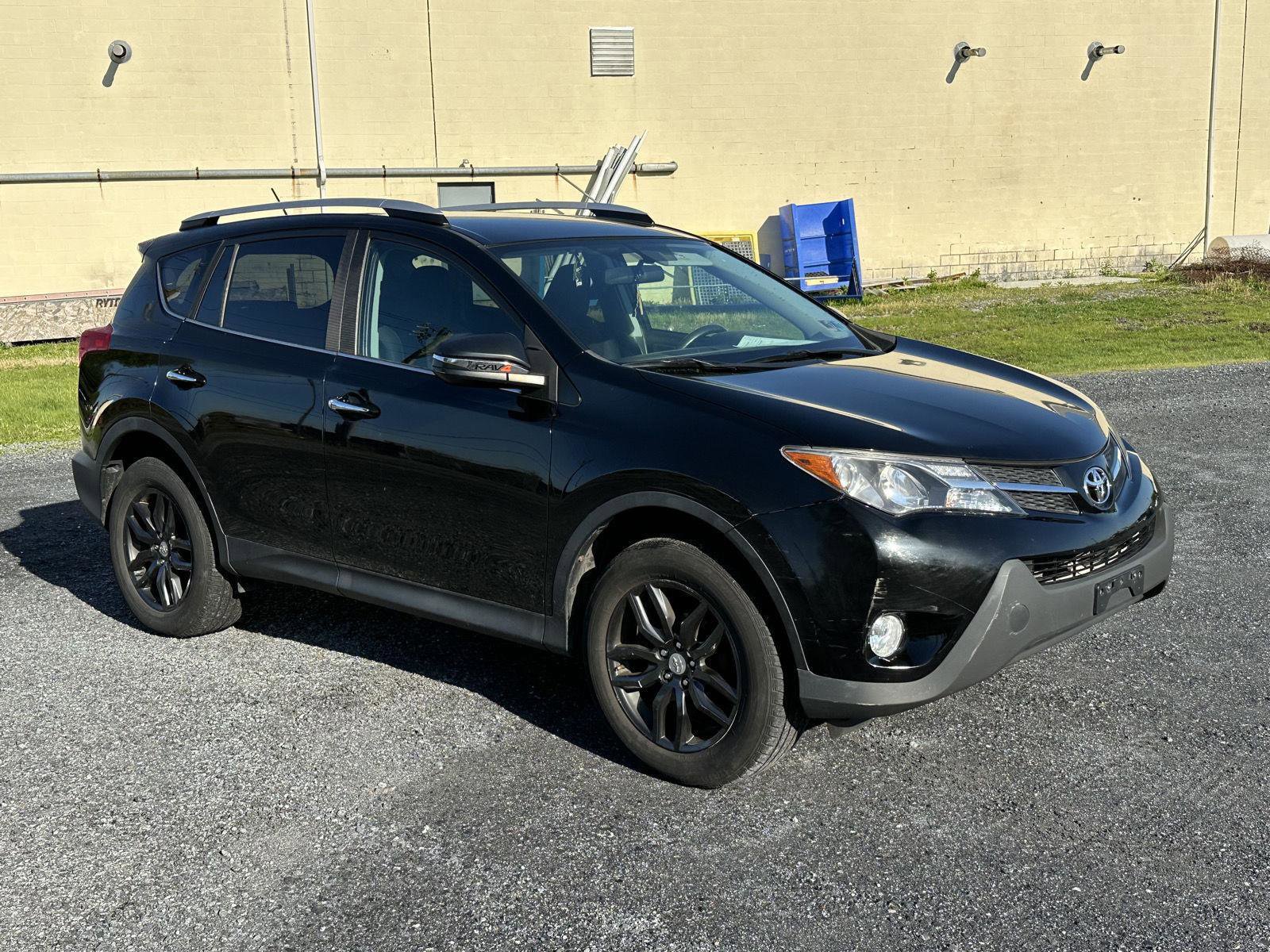 Used 2014 Toyota RAV4 LE AWD/4WD image 2
