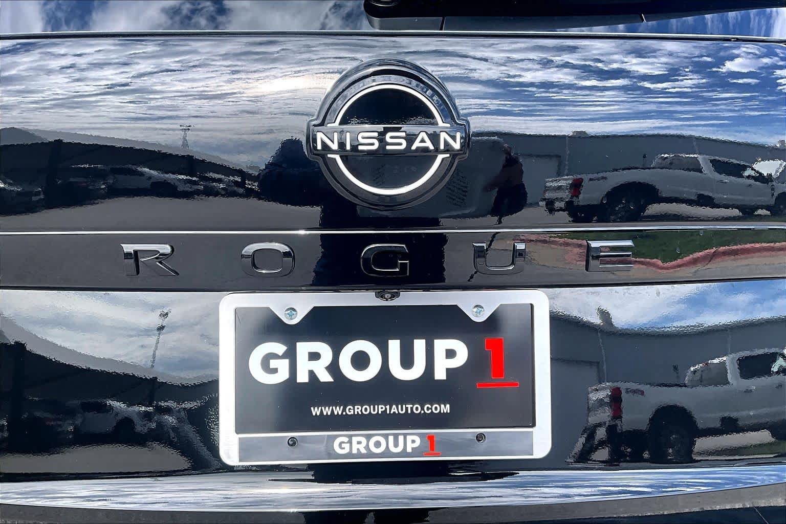 New 2027 Nissan Rogue Dark Armor FWD image 8