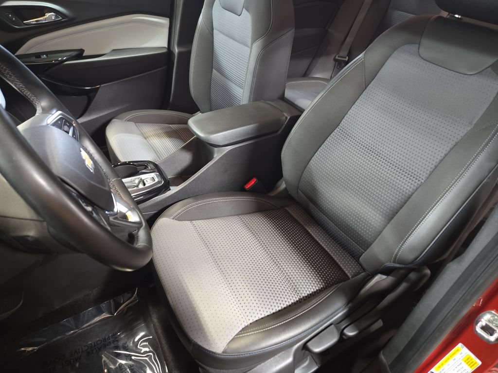 Used 2024 Chevrolet Trax LT w/ Driver Confidence Package FWD image 17
