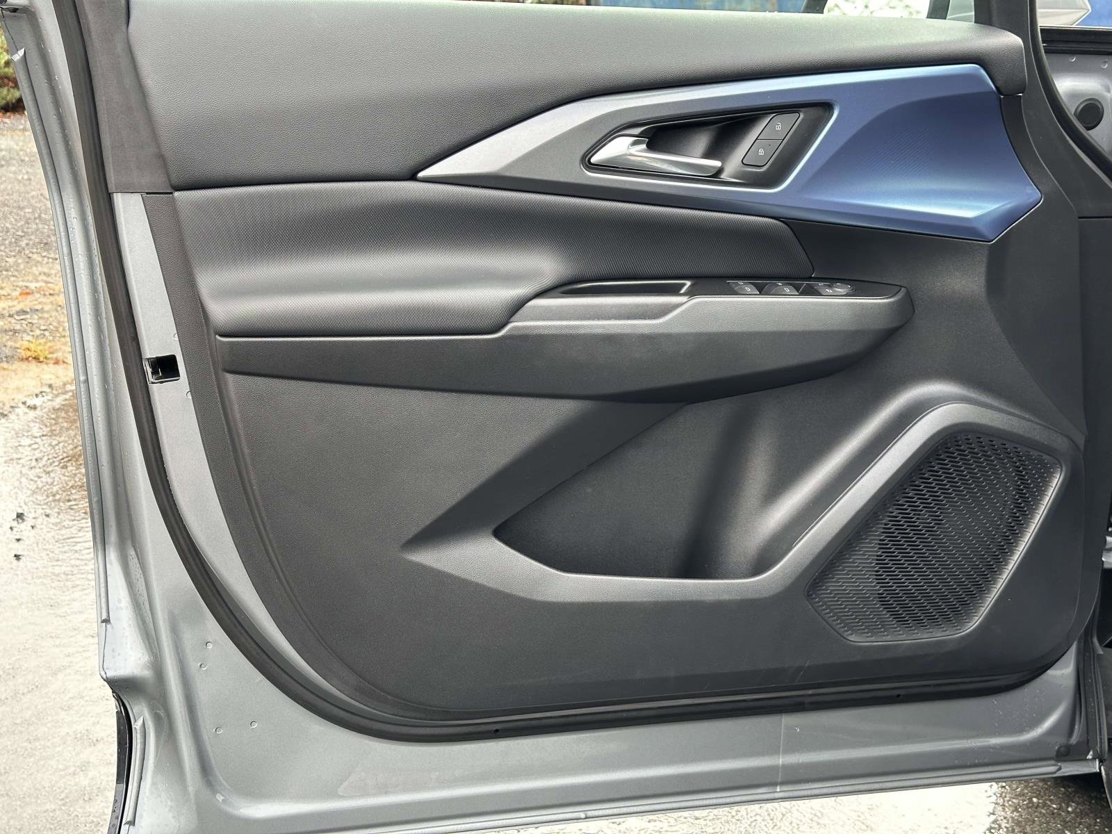 Used 2024 Chevrolet Equinox EV LT image 20