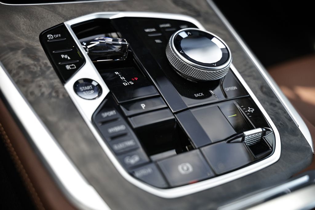 New 2026 BMW X5 xDrive50e w/ Executive Package image 39