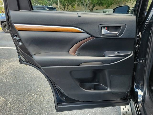 Certified 2019 Toyota Highlander Limited AWD/4WD image 10