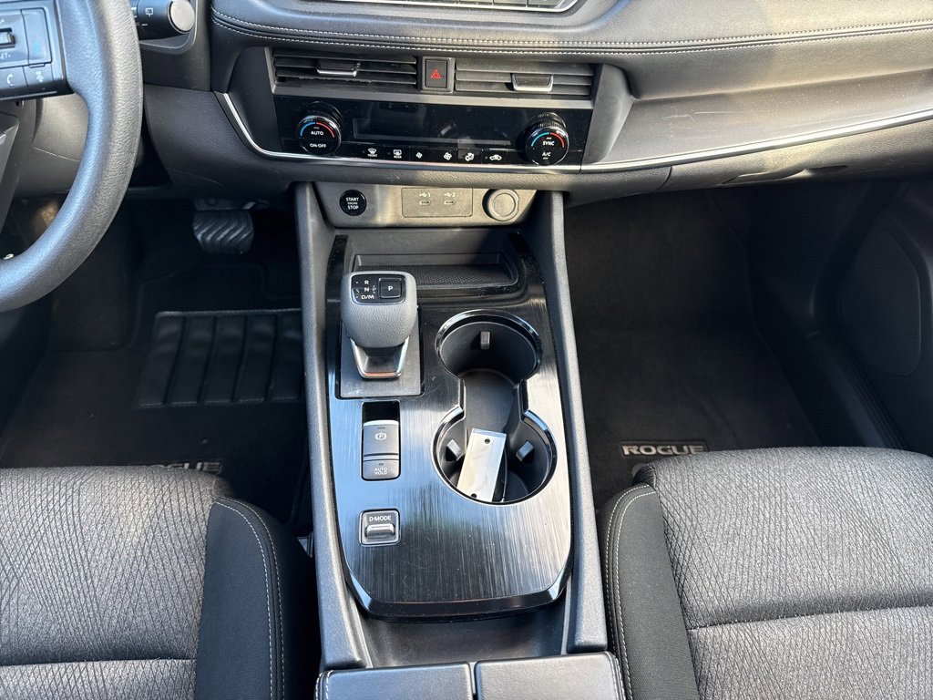 Used 2024 Nissan Rogue SV image 4