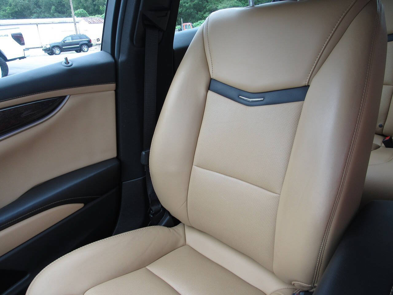 Used 2013 Cadillac XTS Luxury w/ Driver Awareness Package FWD image 33