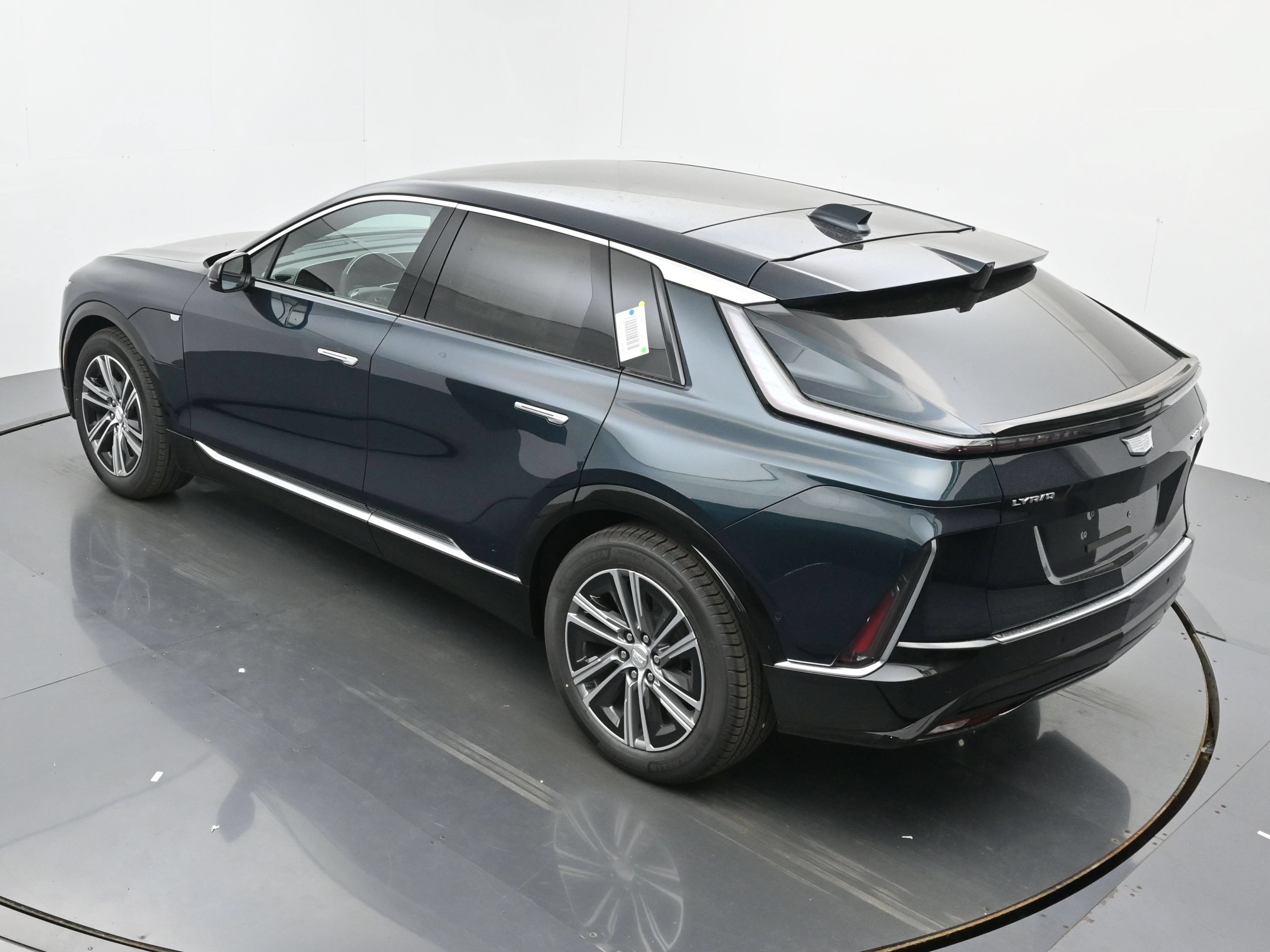 New 2026 Cadillac Lyriq Luxury w/ LPO, Floor Liner Package AWD/4WD image 25