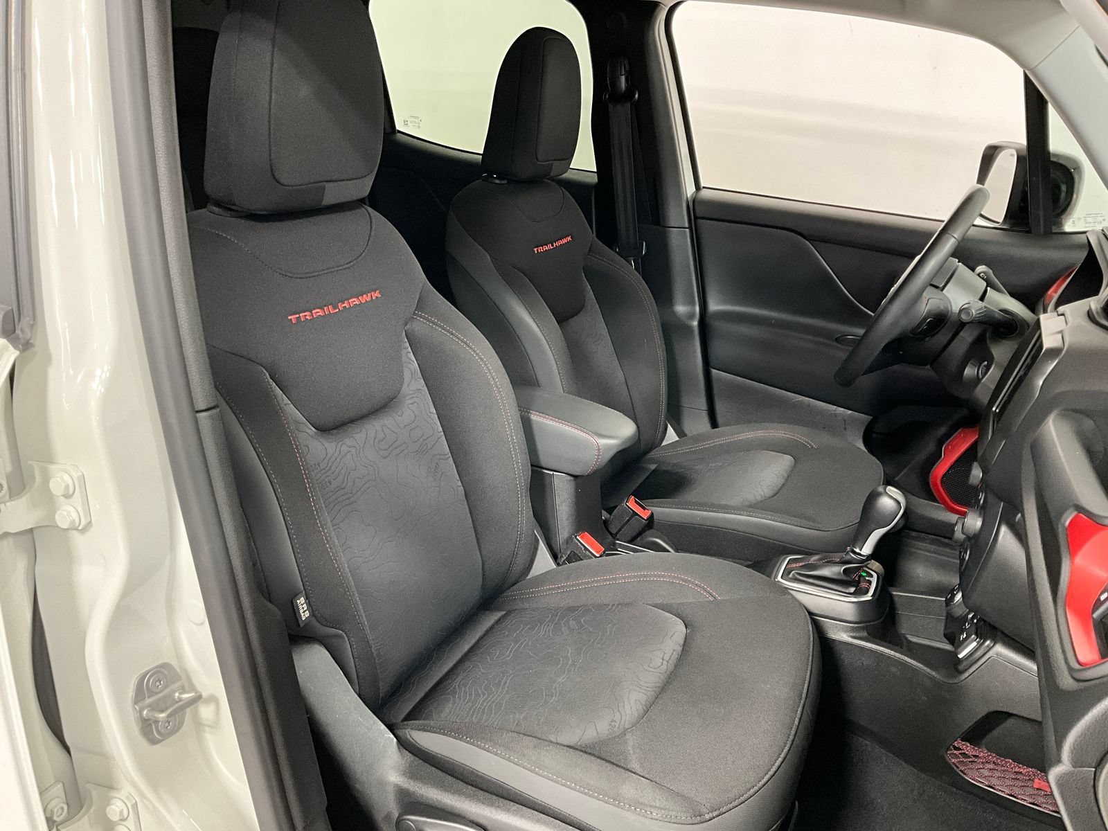 Used 2023 Jeep Renegade Trailhawk AWD/4WD image 9