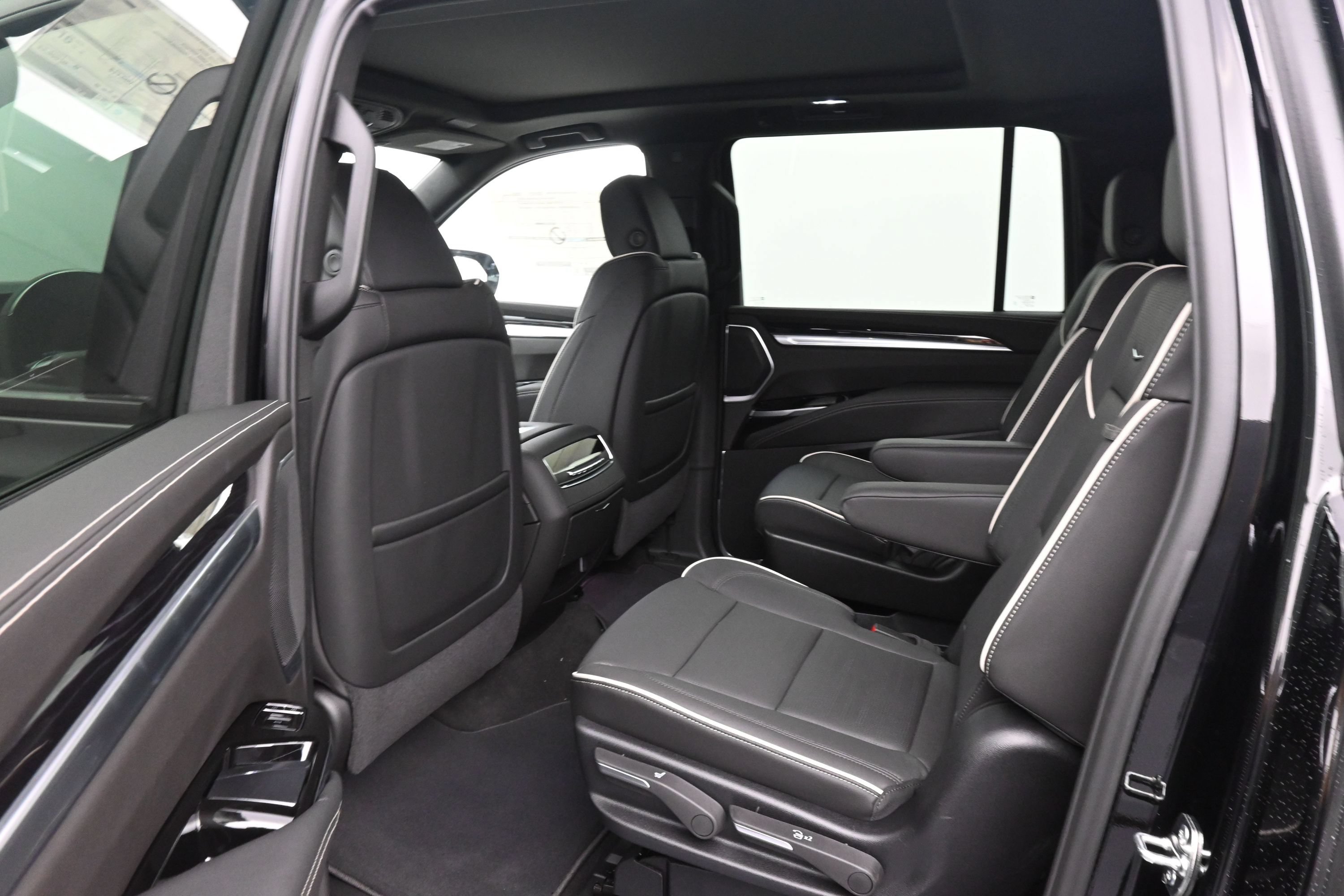 New 2026 Cadillac Escalade ESV Sport w/ Touring Package AWD/4WD image 10