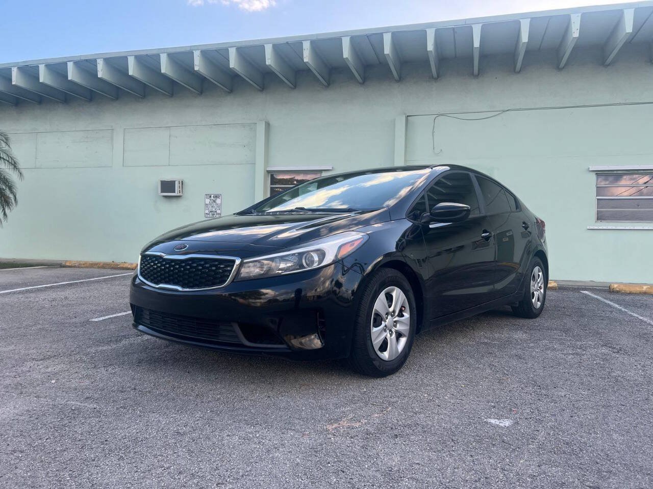 Used 2018 Kia Forte LX FWD image 4