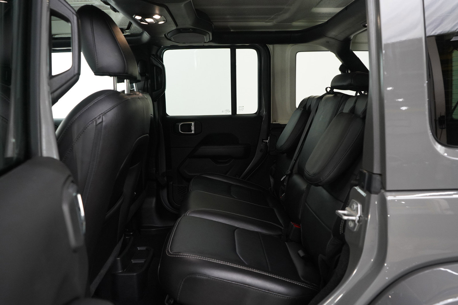 Used 2023 Jeep Wrangler Unlimited Sahara w/ Cold Weather Group image 16